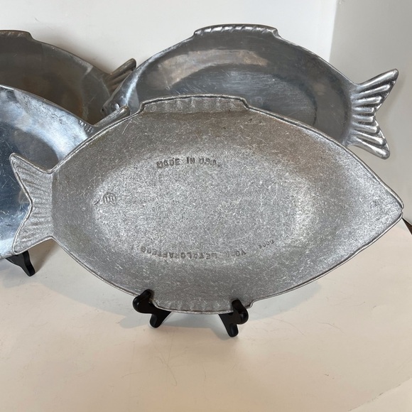 York Metalware Fish Platter by York Metalcrafters.  Made in USA - Picture 7 of 12